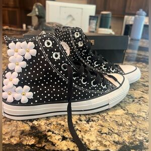 brand new size women’s 6 limited edition converse